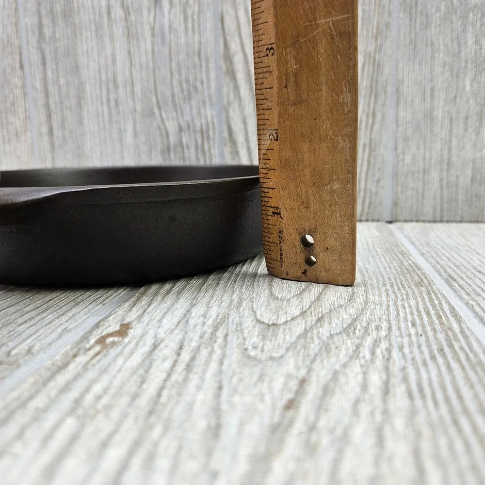 Vintage Unmarked Wagner #3 Cast Iron Skillet‎ 6 1/2 Inch No Spin